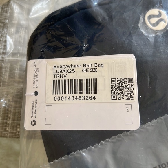 Lululemon Everywhere Waist Bag - Picture 8 of 10
